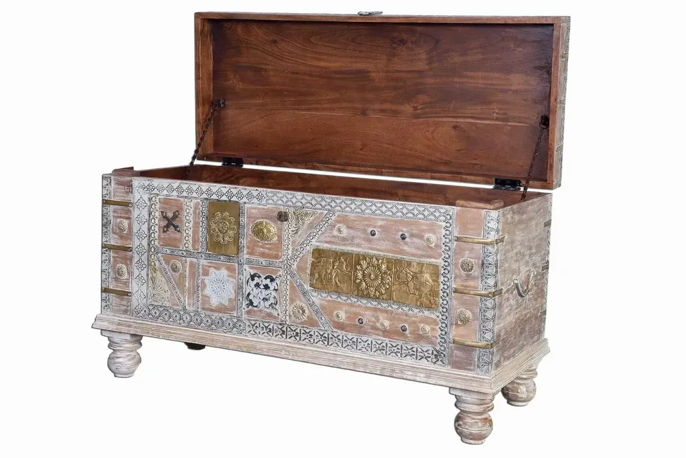 Storage boxes - Aged White Mango Wood Chest - GINER Y COLOMER