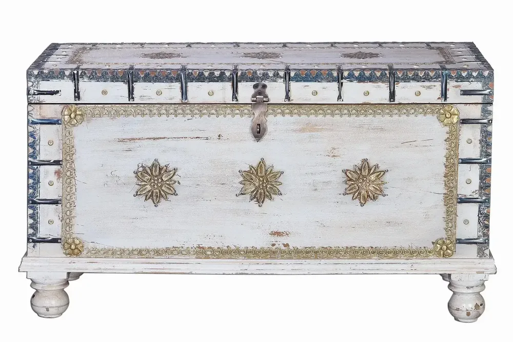 Boîtes de rangement  - Coffre ancien en bois de manguier blanc cassé - GINER Y COLOMER