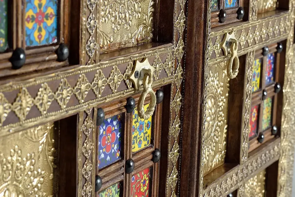 Wardrobe - Wardrobe in mango wood, brass and maiolica - GINER Y COLOMER