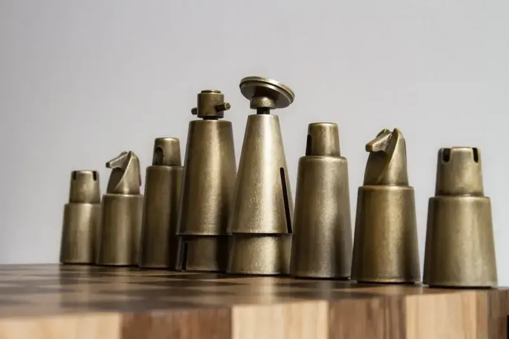 Tables for hotels - Chess Set — designer chessboard made of noble wood and aluminum pieces - LIVINGSTONE