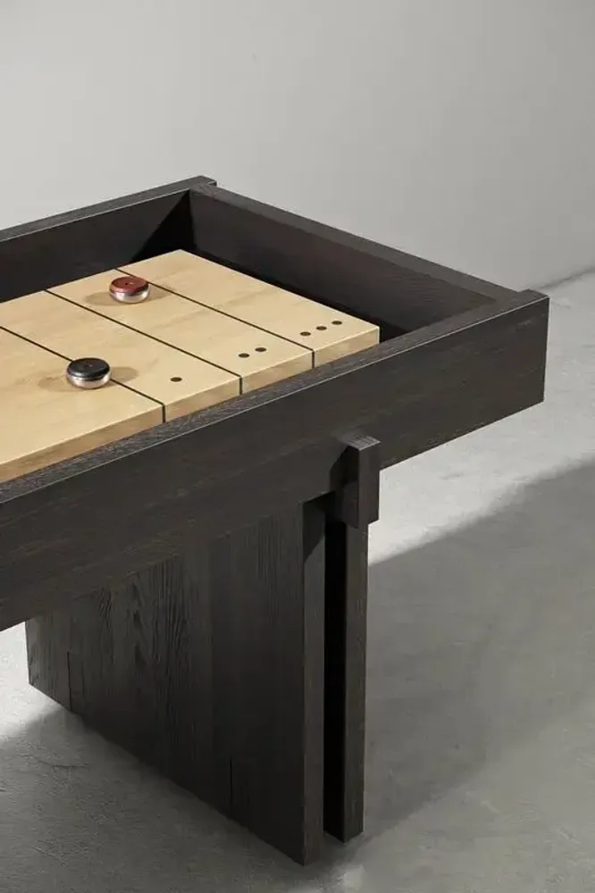 Tables de jeux - Shuffleboard Table – Table de jeu en chêne massif, cuir et fonte - LIVINGSTONE