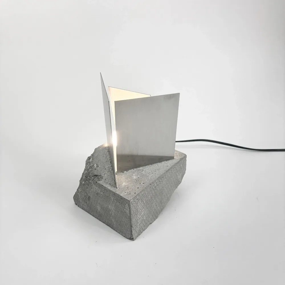 Lampes de bureau  - Lampe de table sculpturale [ESSENCE] - CASE STUDIOS