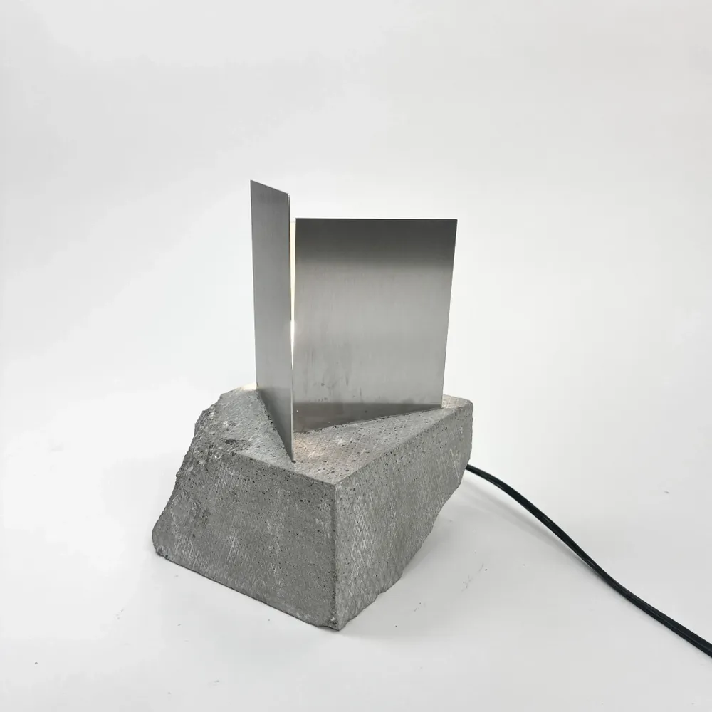 Lampes de bureau  - Lampe de table sculpturale [ESSENCE] - CASE STUDIOS