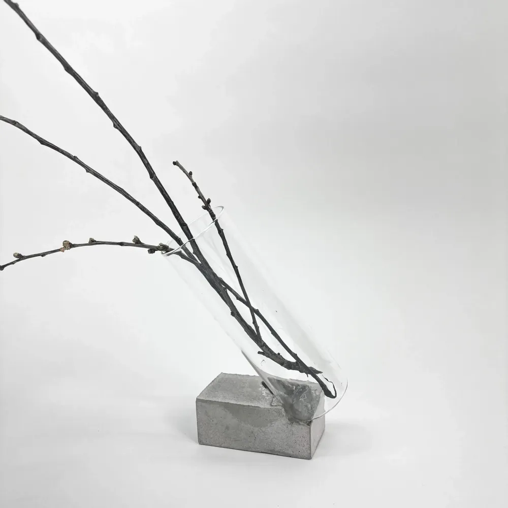 Vases - Vase à fleurs sculptural [PEAK] - CASE STUDIOS