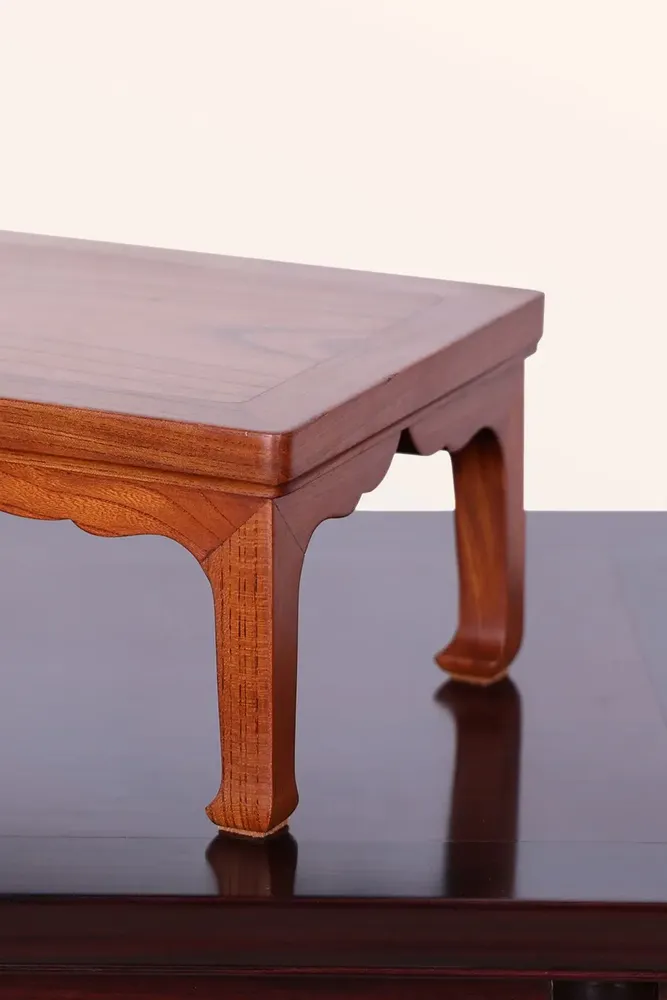Autres tables - Petite table faite à la main avec de longs pieds - THE ZHAI