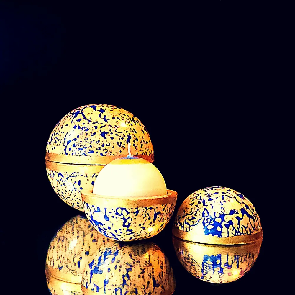 Gifts - Bollywood Globe Candle with Woody Saffron - PONPON CURIOSITAS