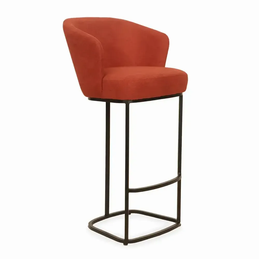 Chaises - Qiya - Chaise haute / de bar en métal avec tissu rouge - ALANKARAM