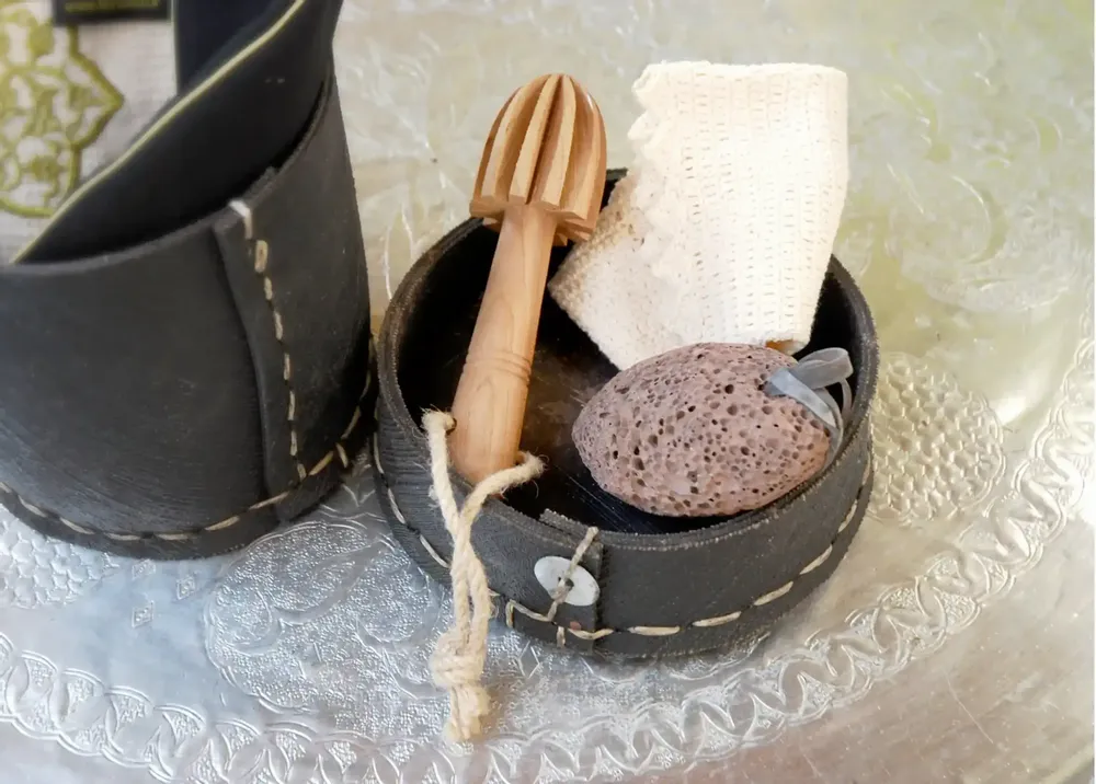 Objets de décoration - Vide-poche ou porte savon en pneu recyclé - KARAWAN AUTHENTIC