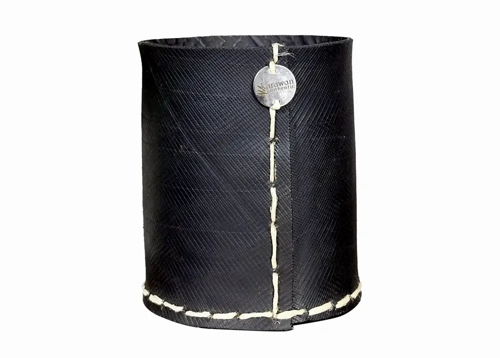 Objets de décoration - Pot droit en pneu recyclé. - KARAWAN AUTHENTIC