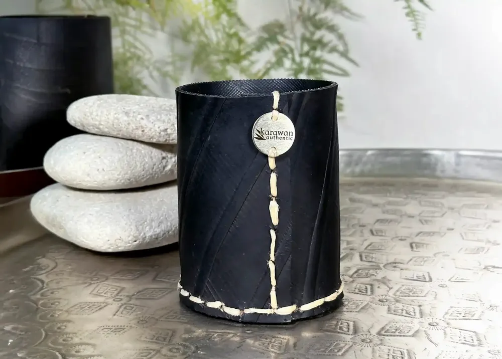 Objets de décoration - Pot droit en pneu recyclé. - KARAWAN AUTHENTIC