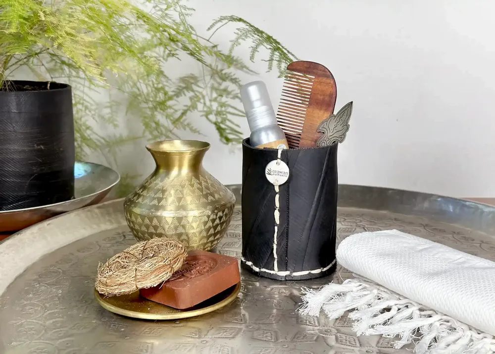 Objets de décoration - Pot droit en pneu recyclé. - KARAWAN AUTHENTIC