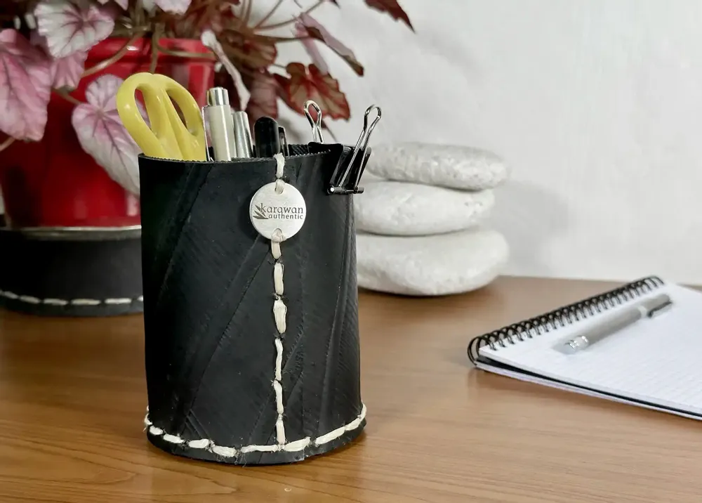 Objets de décoration - Pot droit en pneu recyclé. - KARAWAN AUTHENTIC