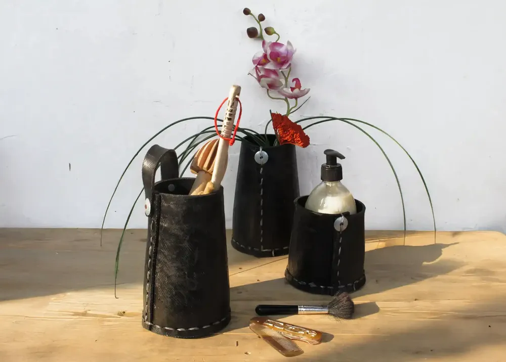 Objets de décoration - Pot haut conique en pneu recyclé - KARAWAN AUTHENTIC