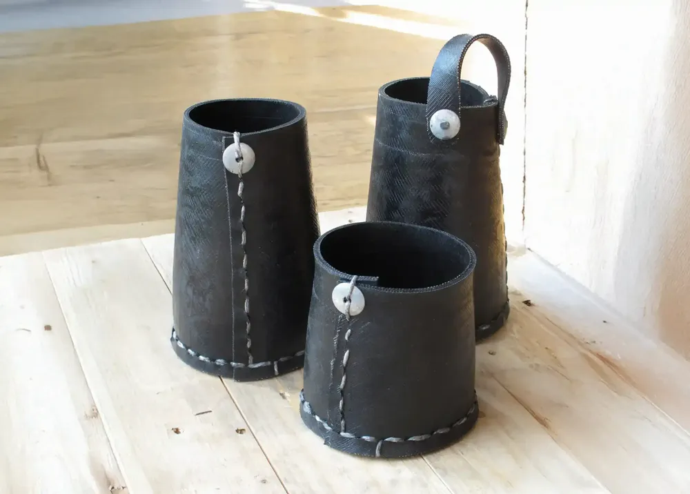 Objets de décoration - Pot haut conique en pneu recyclé - KARAWAN AUTHENTIC