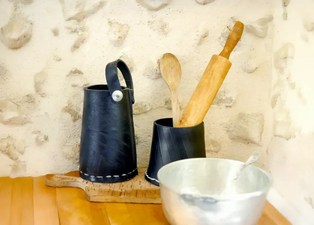 Objets de décoration - Pot haut conique en pneu recyclé - KARAWAN AUTHENTIC