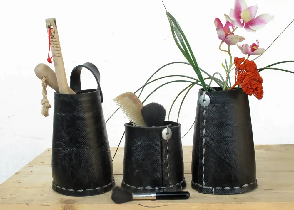 Objets de décoration - Pot haut conique en pneu recyclé - KARAWAN AUTHENTIC