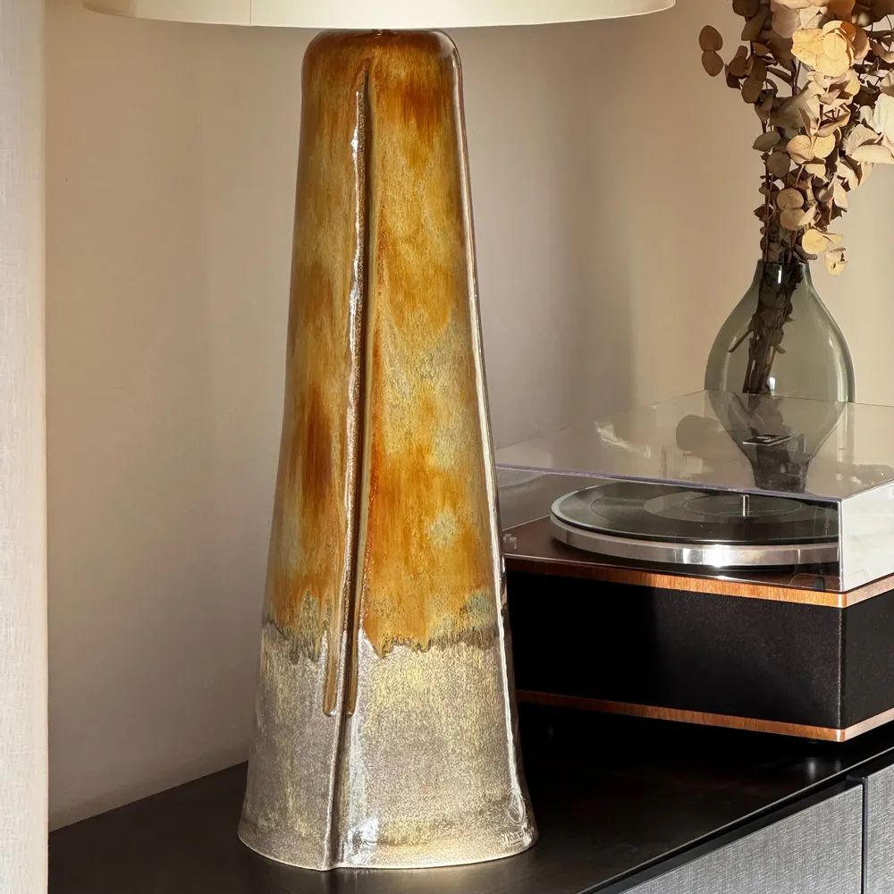 Céramique - Lampe à poser sculpturale conique - FUOCO collection - DI VINCENZO POUJOULA