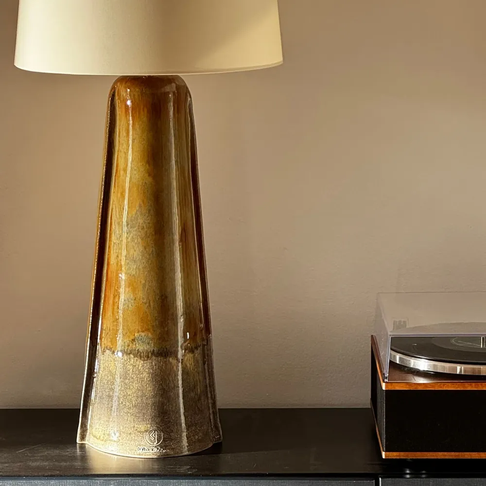 Céramique - Lampe à poser sculpturale conique - FUOCO collection - DI VINCENZO POUJOULA
