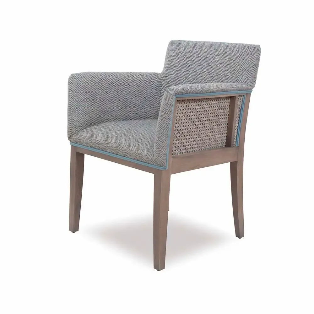 Chairs for hospitalities & contracts - Comodo Essence | Chair - CREARTE COLLECTIONS