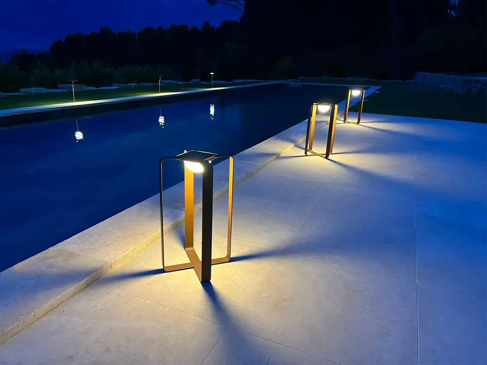 Moveable lighting - XY solar lantern - LYX LUMINAIRES