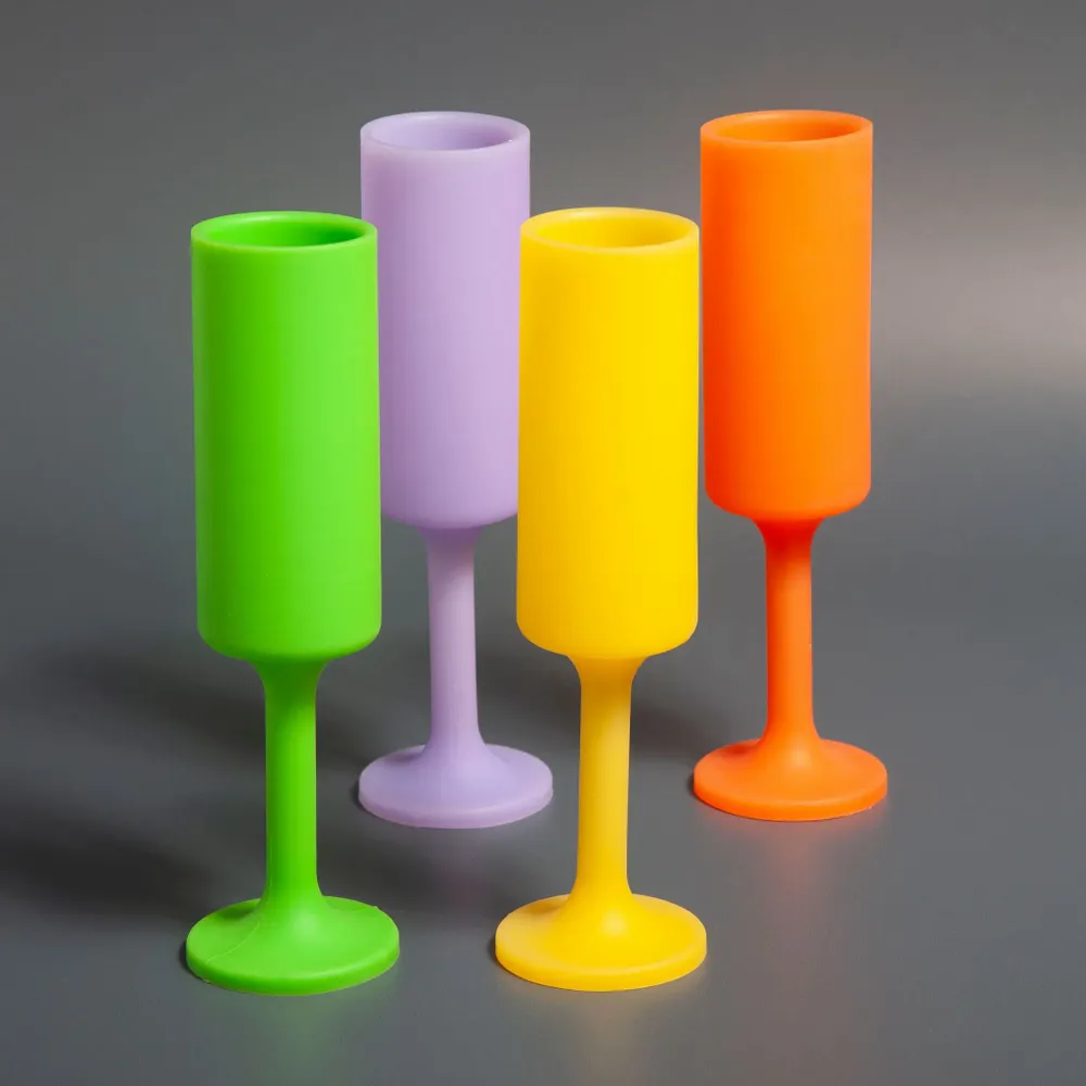 Outdoor pools - SEFF - unbreakable silicone champagne flutes - PORTER GREEN
