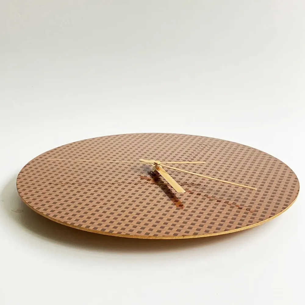 Aménagements pour bureau - L'horloge MusicCloth® tourne dans le sens inverse - REHYPHEN