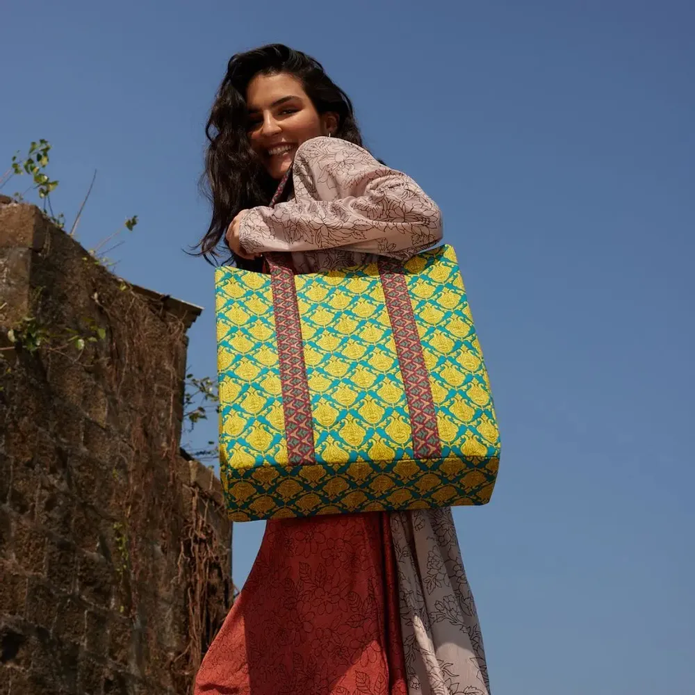 Sacs et cabas - Des sacs fourre-tout recyclés fabriqués à partir de saris d'occasion - I WAS A SARI