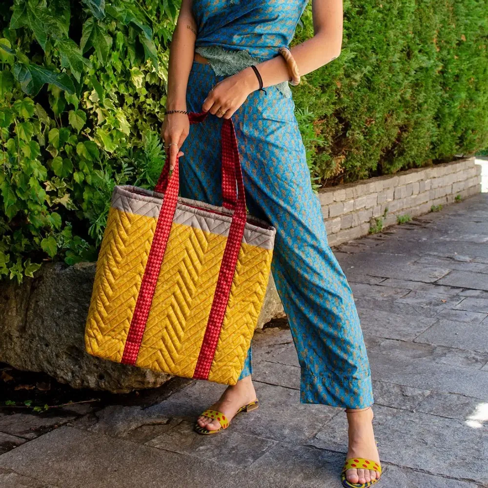 Sacs et cabas - Des sacs fourre-tout recyclés fabriqués à partir de saris d'occasion - I WAS A SARI