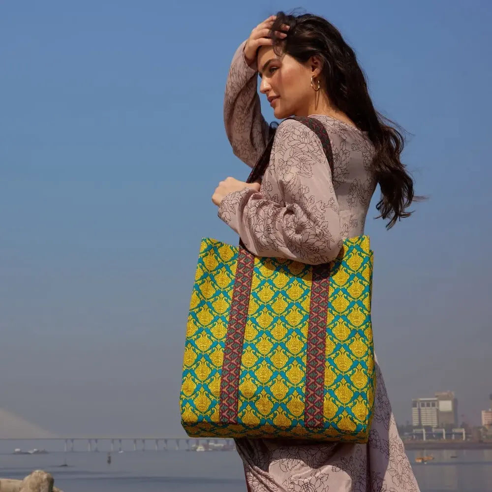 Sacs et cabas - Des sacs fourre-tout recyclés fabriqués à partir de saris d'occasion - I WAS A SARI