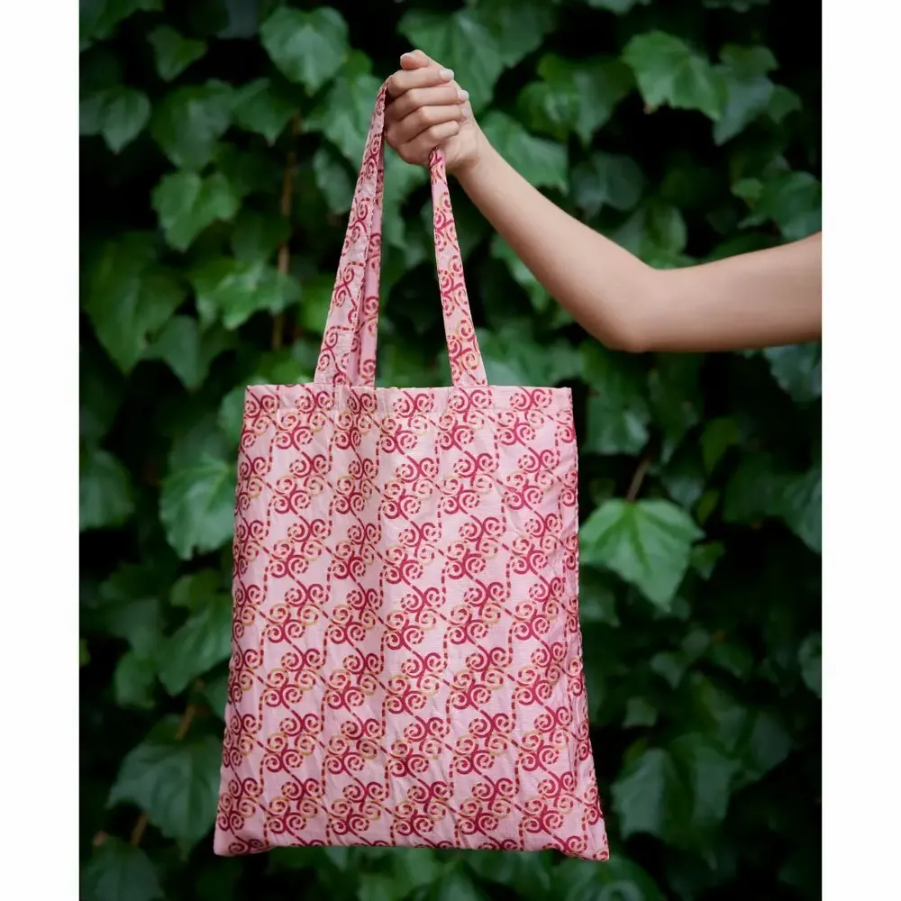 Sacs et cabas - Des sacs à provisions fabriqués à la main et recyclés à partir de sari - I WAS A SARI