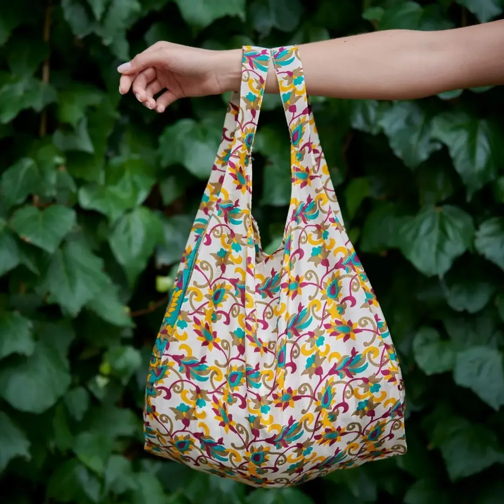 Sacs et cabas - Des sacs à provisions fabriqués à la main et recyclés à partir de sari - I WAS A SARI