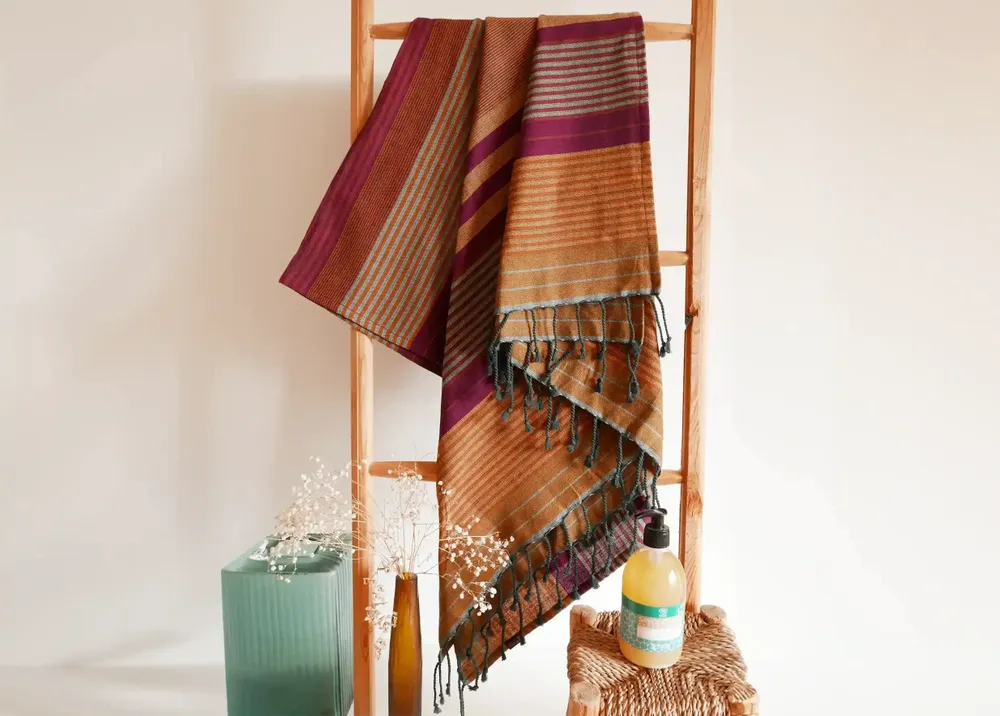 Bath towels - WOVEN ORGANIC COTTON TOWEL - EBENE - ARABESK color - KARAWAN AUTHENTIC
