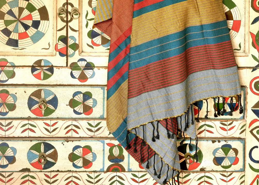 Serviettes de bain - FOUTA TISSÉE EN COTON BIOLOGIQUE - EBENE - couleur RED BLUE - KARAWAN AUTHENTIC