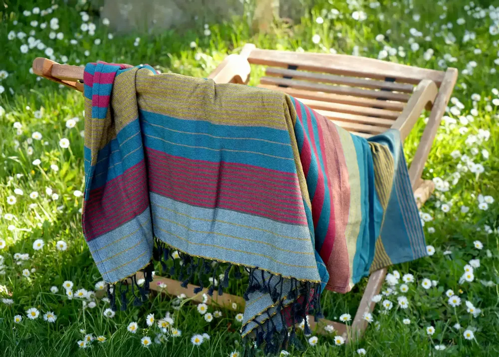 Serviettes de bain - FOUTA TISSÉE EN COTON BIOLOGIQUE - EBENE - couleur RED BLUE - KARAWAN AUTHENTIC