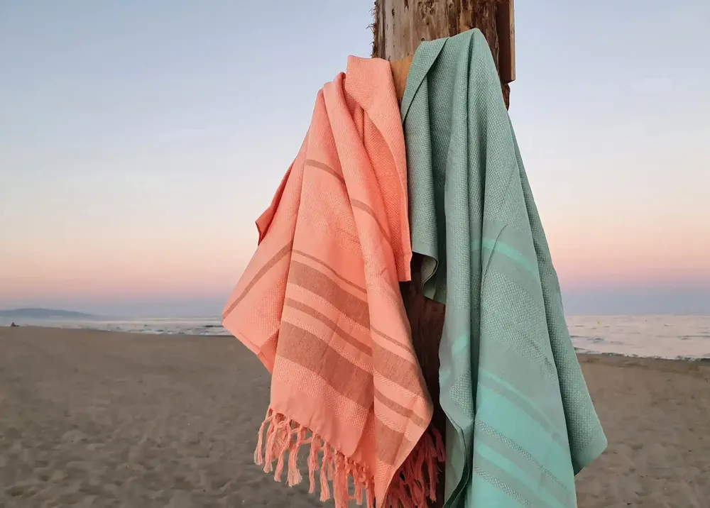 Serviettes de bain - FOUTA TISSÉE EN COTON BIOLOGIQUE - COLLECTION GARDEN - COULEUR CORAL - KARAWAN AUTHENTIC