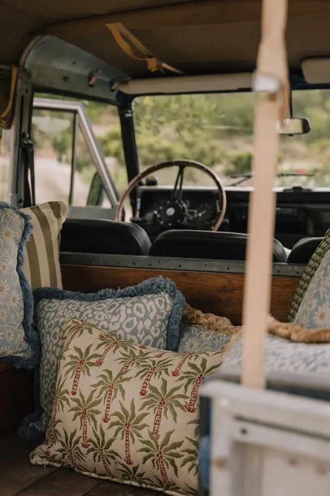 Tissus pour extérieurs - Coussin Réversible Maya Ice & Écru x Laura Ice & Écru - PALAIS SUSTAINABLE LUXURY