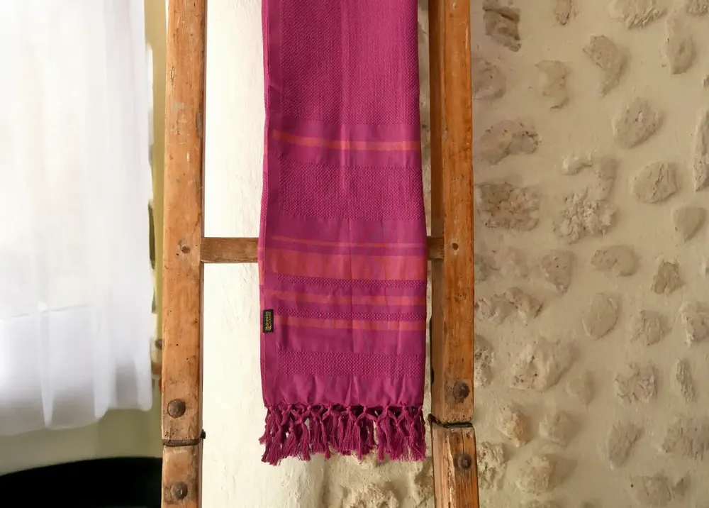 Serviettes de bain - FOUTA TISSÉE EN COTON BIOLOGIQUE - COLLECTION GARDEN - COULEUR FUSHIA - KARAWAN AUTHENTIC