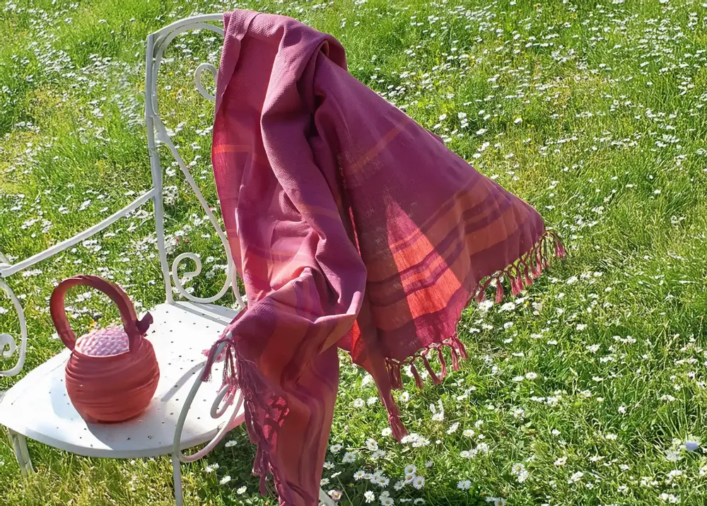 Serviettes de bain - FOUTA TISSÉE EN COTON BIOLOGIQUE - COLLECTION GARDEN - COULEUR FUSHIA - KARAWAN AUTHENTIC