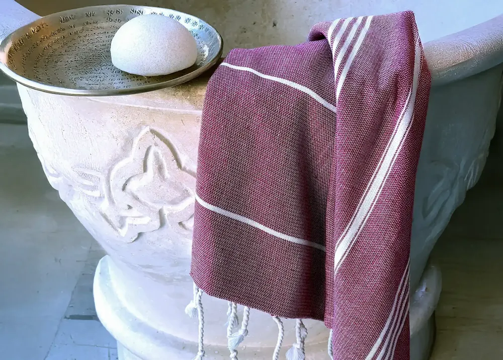 Serviettes de bain - FOUTA EN COTON BIOLOGIQUE - Collection HAMMAM - Couleur BORDEAUX - KARAWAN AUTHENTIC
