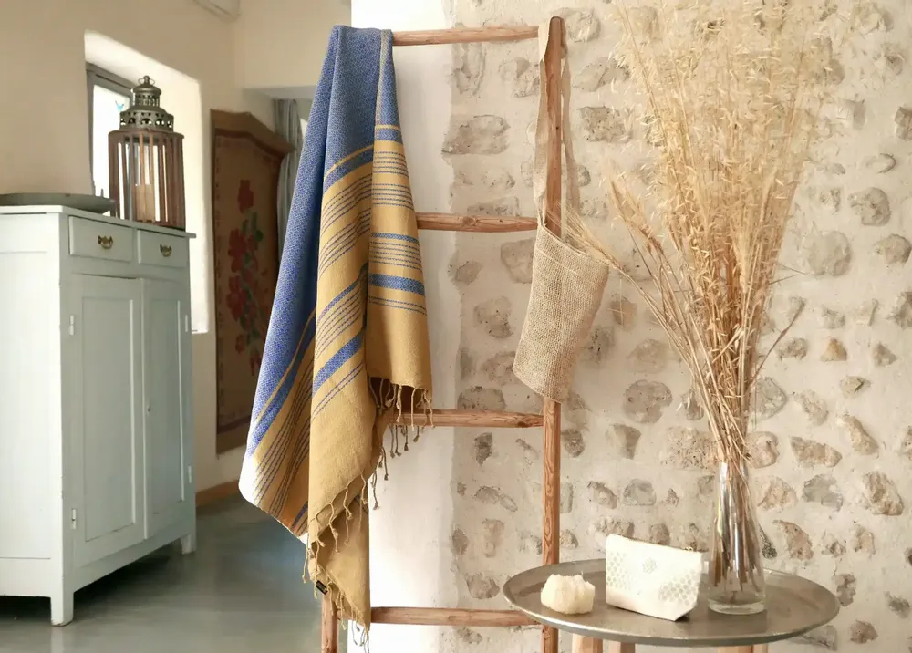 Serviettes de bain - FOUTA EN COTON BIOLOGIQUE - Collection SAND- Couleur SABLE & BLEU IMPERIAL - KARAWAN AUTHENTIC