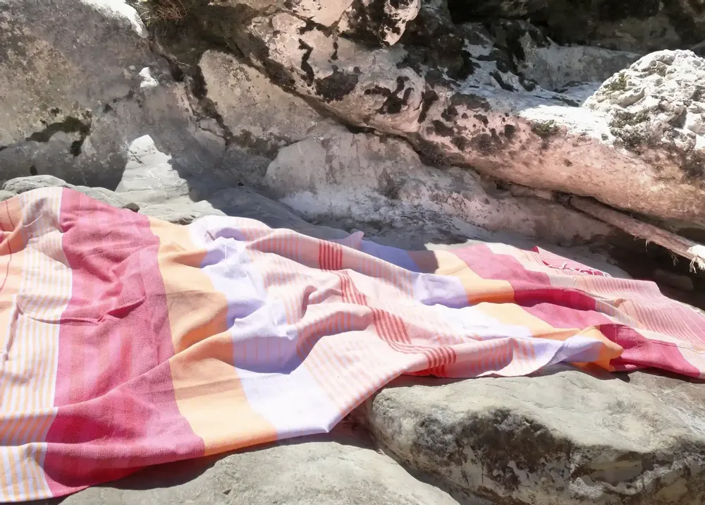 Serviettes de bain - FOUTA EN COTON BIOLOGIQUE - Collection SUD - Couleur AZALEE - KARAWAN AUTHENTIC