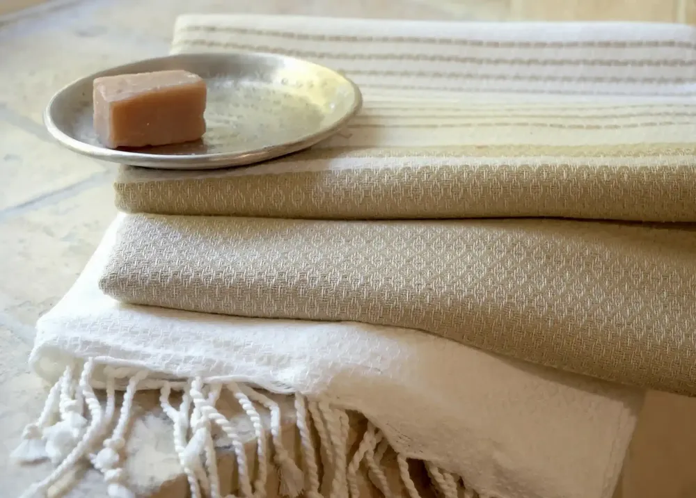 Bath towels - ORGANIC COTTON TOWEL - WHITE SAND Collection - Color WHITE & GINGER - KARAWAN AUTHENTIC