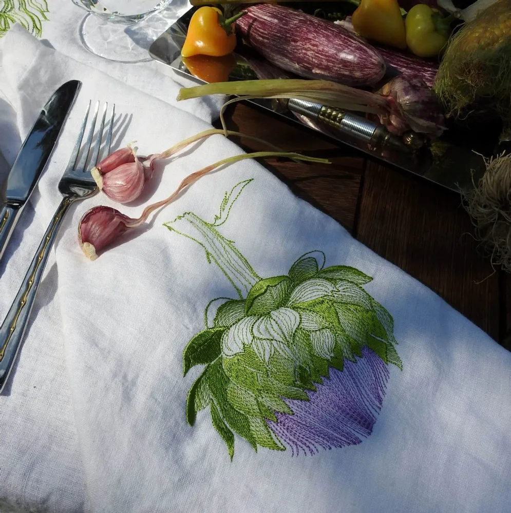 Table linen - Set of 4 embroidered napkins. Collection ARTICHOKE - ARTIPARIS