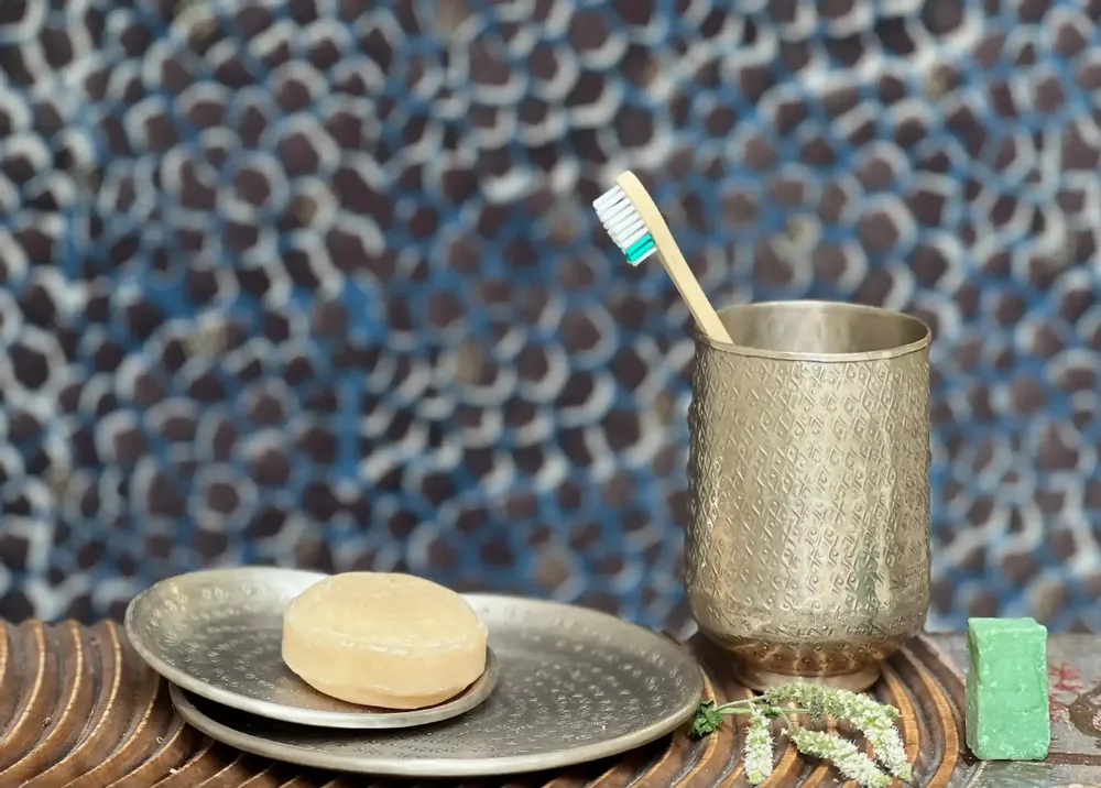 Decorative objects - HAMMERED AND ENGRAVED SILVER-PLATED BRASS GLASS' PALMYR ' - KARAWAN AUTHENTIC