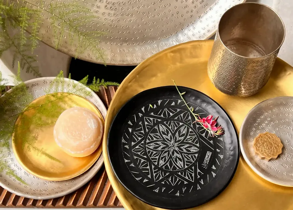 Decorative objects - HAMMERED AND ENGRAVED SILVER-PLATED BRASS GLASS' PALMYR ' - KARAWAN AUTHENTIC