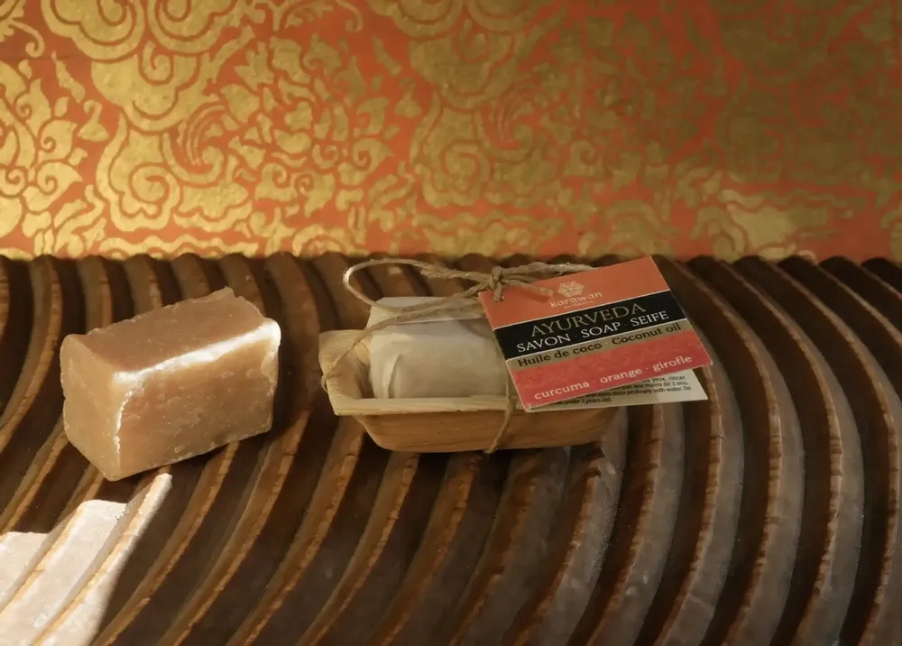 Savons - SAVON SOLIDE AYURVEDIQUE - CURCUMA - PETIT FORMAT - KARAWAN AUTHENTIC