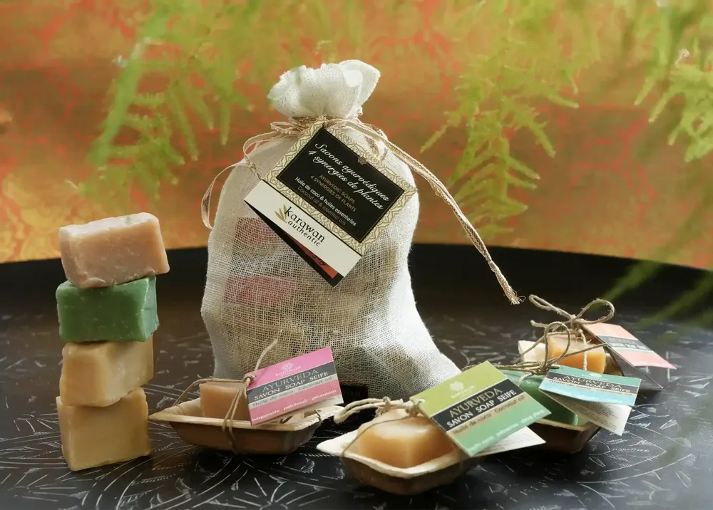 Cadeaux - POCHON 4 MINI SAVONS AYURVEDIQUES - KARAWAN AUTHENTIC