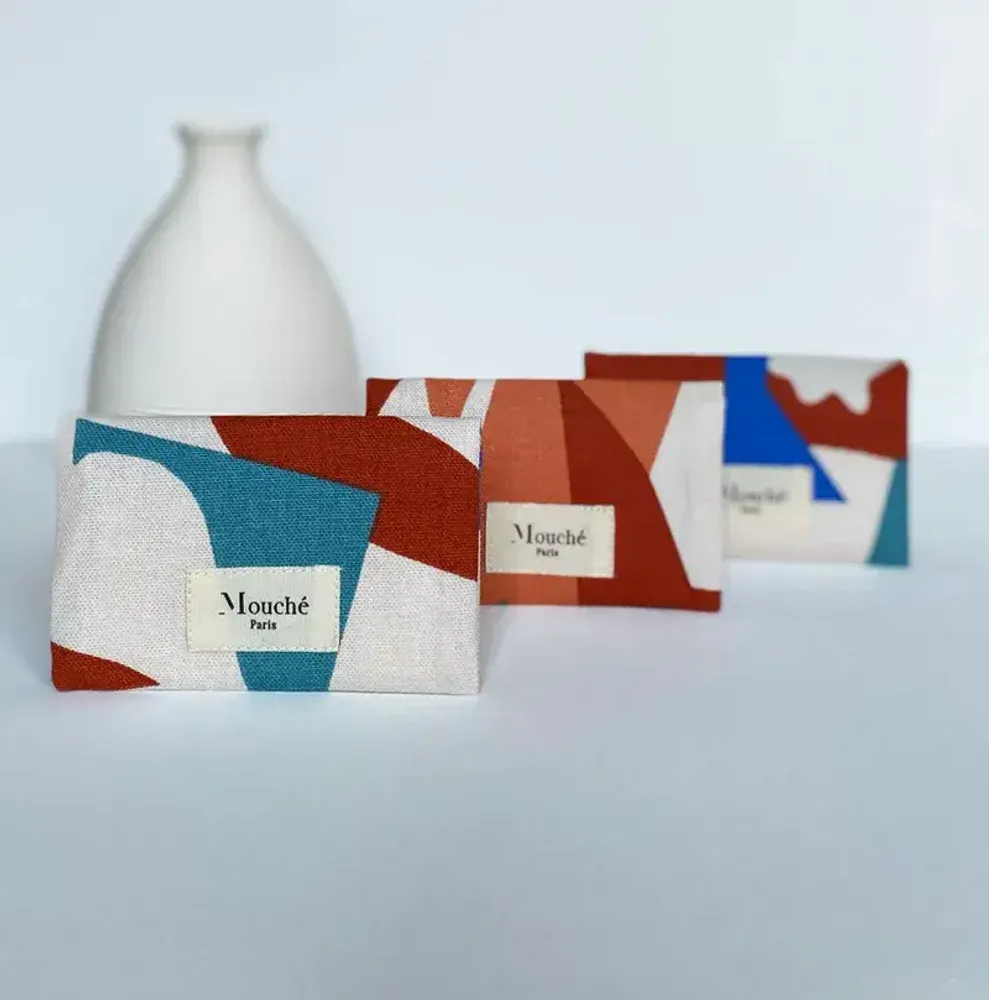 Linens - L'Essentiel pouch and its 2 tissue handkerchiefs - MOUCHÉ PARIS