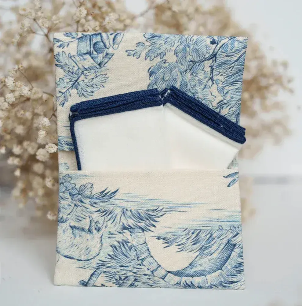 Linens - L'Essentiel pouch and its 2 tissue handkerchiefs - MOUCHÉ PARIS