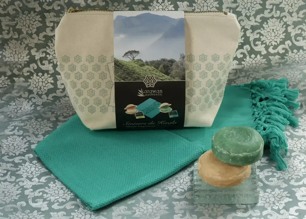 Coffrets et boîtes - TROUSSE CADEAU BIEN-ÊTRE AYURVÉDA - SOIN KERALA NOTE BOISEE - KARAWAN AUTHENTIC